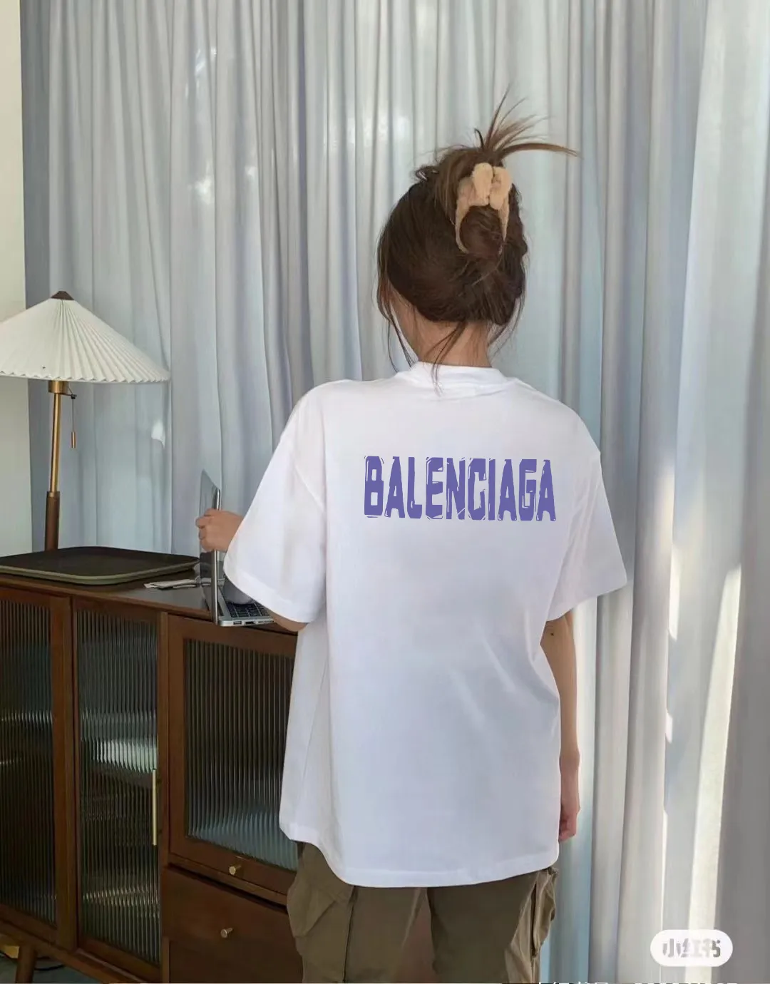 P80✨🔥 BALENCIAGA Paris lettering printed short-sleeved T-shirt. Custom-woven and dyed 300 grams of combed cotton heavyweight fabric. Zero color difference in threads. Perfect details. Different from the current currency version. Welcome to compare. Same Style for men and women. Must-sell in the picture above. Color: White Black Size: 1 2 3 4